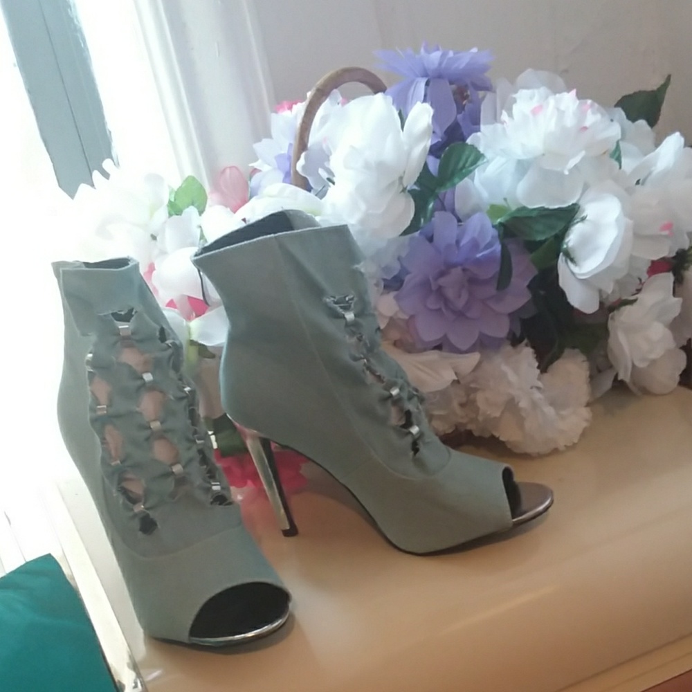 ADORABLE  BOOTIE  HEEL HEIGHT 4 1/2 inches